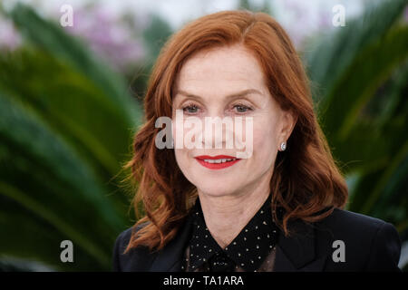 Cannes, France. 21 mai 2019. Isabelle Huppert pose à un photocall pour Frankie le mardi 21 mai 2019 au 72e Festival de Cannes, Palais des Festivals, Cannes. Sur la photo : Isabelle Huppert. Photo par : Julie Edwards/Alamy Live News Banque D'Images