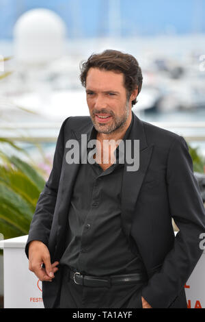 Cannes, France. 21 mai, 2019. CANNES, FRANCE. 21 mai 2019 : Nicolas Bedos au photocall pour 'La Belle Époque à la 72e Festival de Cannes. Photo Credit : Paul Smith/Alamy Live News Banque D'Images