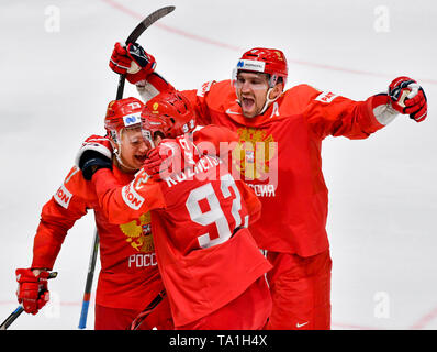 Bratislava, Slovaquie. 21 mai, 2019. L-R KIRILL KAPRIZOV, ALEXANDR OVECHKIN célébrer un but pendant le match entre la Suède et la Russie au sein de l'IIHF 2019 Championnat du monde à Bratislava, Slovaquie, le 21 mai 2019. Photo : CTK Vit Simanek/Photo/Alamy Live News Banque D'Images
