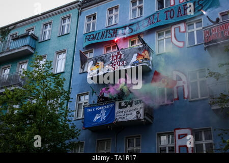 BERLIN, ALLEMAGNE - le 1 mai 2019 : plusieurs milliers de manifestants sont gauche marche dans Berlin-Friedrichshein pour manifester contre gentrificatio Banque D'Images