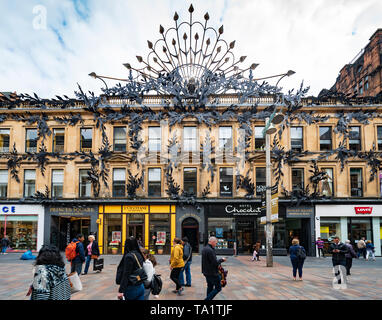 Avis des consommateurs et des boutiques à Princes Square centre commercial sur la rue Buchanan la principale rue commerçante piétonne à Glasgow, Écosse, Royaume-Uni Banque D'Images