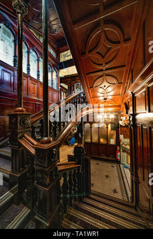 Voir l'escalier orné ou à l'Intérieur David Sloan's Cafe à l'intérieur de l'Argyll Arcade dans le centre-ville de Glasgow, Écosse, Royaume-Uni Banque D'Images