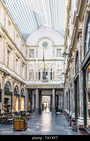 Début de la galerie du roi, la moitié sud de la Galeries Royales Saint-Hubert à Bruxelles, Belgique. Banque D'Images