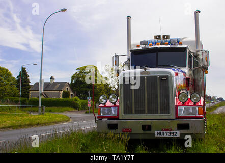 15 mai 2019 UN Hugh Peterbilt tracteur articulé cab utilisé par un Américain en tournée Cirque ainc sans rouler sur une route à deux voies centrales de réservation en Ba Banque D'Images