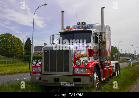 15 mai 2019 UN Hugh Peterbilt tracteur articulé cab utilisé par un Américain en tournée Cirque ainc sans rouler sur une route à deux voies centrales de réservation en Ba Banque D'Images