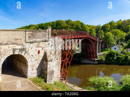 Angleterre Shropshire Ironbridge 14 mai 2019 Le célèbre pont de fer, construit sur la rivière Severn et ouvert en 1781 Banque D'Images