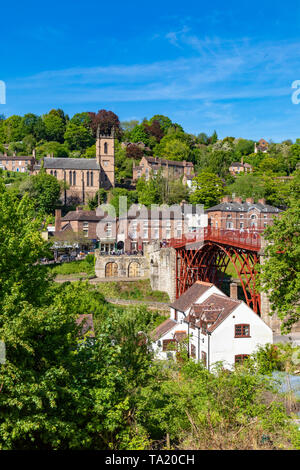 Angleterre Shropshire Ironbridge 14 mai 2019 Le célèbre pont de fer, construit sur la rivière Severn et ouvert en 1781 Banque D'Images