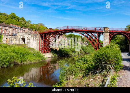 Angleterre Shropshire Ironbridge 14 mai 2019 Le célèbre pont de fer, construit sur la rivière Severn et ouvert en 1781 Banque D'Images