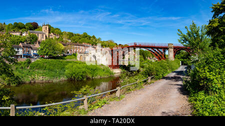 Angleterre Shropshire Ironbridge 14 mai 2019 Le célèbre pont de fer, construit sur la rivière Severn et ouvert en 1781 Banque D'Images