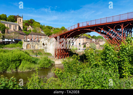 Angleterre Shropshire Ironbridge 14 mai 2019 Le célèbre pont de fer, construit sur la rivière Severn et ouvert en 1781 Banque D'Images