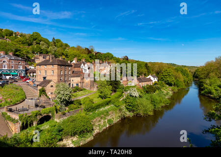 Angleterre Shropshire Ironbridge 14 mai 2019 de bâtiments anciens dans la gorge d'Ironbridge, à côté de la rivière Severn Banque D'Images