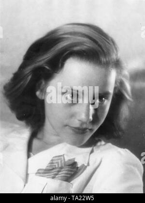 Premier portrait officiel de l'actrice Suisse/Autriche Maria Schell de 1942 Banque D'Images