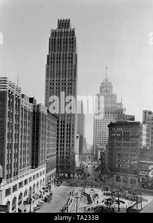 Vue de la rue Lafayette à Detroit. Droit à l'arrière-plan vous pouvez voir la rivière Penobscot Building qui a été achevé en 1928. Banque D'Images