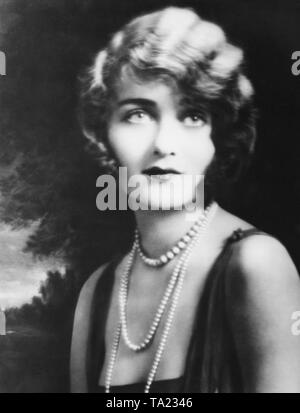 Portrait de l'actrice Constance Bennett. Photo non datée. Banque D'Images