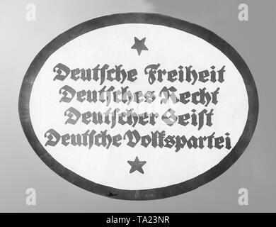 Affiche électorale et le logo de la DVP (Parti du peuple allemand) avec l'inscription : 'la liberté, le droit allemand, esprit allemand, le Parti du peuple allemand". Banque D'Images