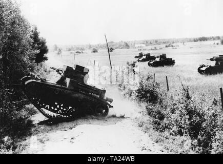 Des véhicules blindés (également appelé 'réflexion') a toujours été formés et utilisés à l'appui de l'infanterie jusqu'à la Deuxième Guerre mondiale. Peu de temps avant le début de la Seconde Guerre mondiale n'a différentes armées, y compris les chars américains, commencent à fonctionner en circuit fermé, de plus grandes unités individuelles. C'est la tactique qui a amené la Wehrmacht (armée) leurs premières victoires. Banque D'Images