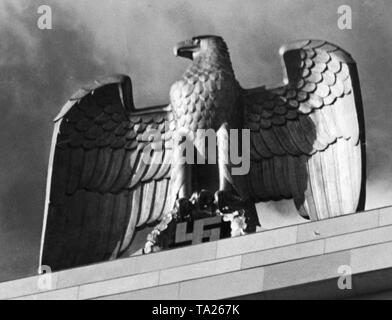 Photo de détail l'aigle impérial au pavillon allemand conçu par Albert Speer à l'Exposition Universelle de Paris, 1937. Banque D'Images