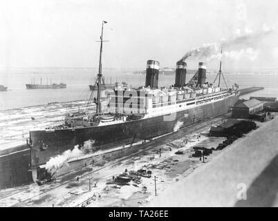 L 'Leviathan', construit en 1913 comme "Vaterland", en cale sèche à Boston. Banque D'Images