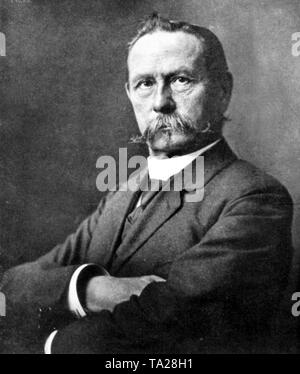 Le pionnier de l'automobile Carl Friedrich Benz (1844-1929) le premier constructeur automobile, en 1883, a fondé la société Benz & Cie qui a fusionné avec Daimler-Benz AG en 1926. Banque D'Images