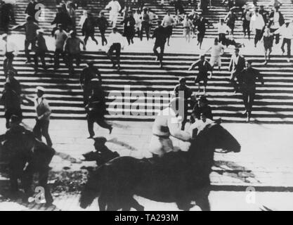 Scène du film "Cuirassé Potemkine" tourné par Sergei Eisenstein en 1925. Eisenstein raconte l'histoire de la mutinerie des marins sur le navire pendant la Révolution russe de 1905. Banque D'Images