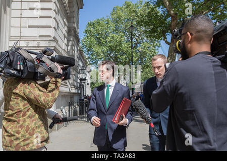 Londres, Royaume-Uni. 21 mai 2019. Rory Stewart, secrétaire d'État au Développement International, quitte Downing Street après une rencontre avec le premier ministre où elle essaie de vendre un 'bold' nouvelle offre à son cabinet. Theresa peut prépare une quatrième tentative de gagner l'approbation de son Brexit accord de retrait. Banque D'Images