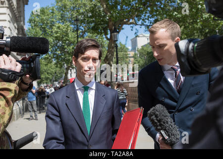 Londres, Royaume-Uni. 21 mai 2019. Rory Stewart, secrétaire d'État au Développement International, quitte Downing Street après une rencontre avec le premier ministre où elle essaie de vendre un 'bold' nouvelle offre à son cabinet. Theresa peut prépare une quatrième tentative de gagner l'approbation de son Brexit accord de retrait. Banque D'Images