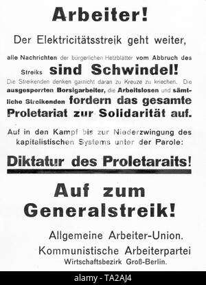 Dans une affiche, le Parti communiste ouvrier et l'Allgemeine Arbeiter-Union (Union Générale des Travailleurs) appel à la poursuite de la grève de l'électricité et de mettre en garde contre un arrêt d'appel de la grève générale. Banque D'Images