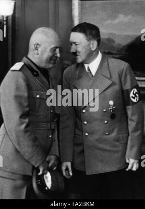 Benito Mussolini (à gauche) et Adolf Hitler (à droite) au cours de la conférence de Munich sur la question des Sudètes. Banque D'Images