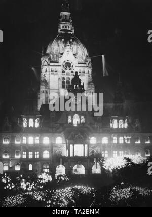 Le nouvel hôtel de ville de Hanovre est bien éclairée au cours de l'Zapferstreich ('Grand Tattoo') de la réunion de la direction du Reich Stahlhelm. Banque D'Images