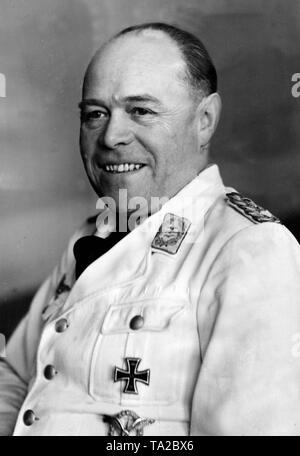 Generalfeldmarschall (Maréchal Général) Albert Kesselring était le commandant de la Luftflotte 1, plus tard commandant en chef de la Wehrmacht allemande du sud-est / Sud et chef de l'Armée du groupe C. Après l'emprisonnement de guerre américain, il a été condamné à mort en 1947. La peine de mort en emprisonnement à vie et de l'emprisonnement a été réduite à 20 ans. En 1952, il a été libéré de prison. Banque D'Images