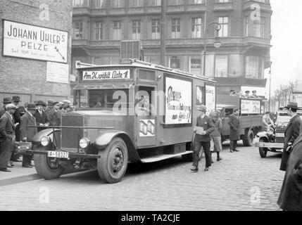 Propagande électorale du camion Krupp AG avec un système d'enceintes à l'occasion de la Diète prussienne d'élections. Ils campagne avec des affiches électorales lisez : Contre le chaos und decay Liste avec seulement 1 !' Banque D'Images