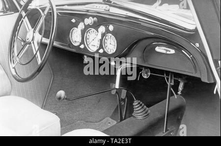 Tableau de bord dans une Mercedes Benz Type Heckmotorwagen 170 H. Banque D'Images