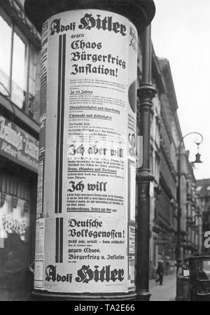 Les Nazis d'Adolf Hitler de la publicité avec des affiches électorales pour les élections parlementaires en 1932. Sur les affiches est suggéré que Hitler est un combattant contre le chaos, la guerre civile et de l'inflation. Banque D'Images