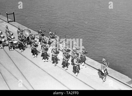 Une bande militaire écossais de l'armée britannique dans le port de Haïfa. Banque D'Images