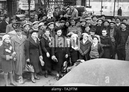Les Slovaques, se rendre à la Slovaquie à partir de la Gare de l'Est à Paris. Après la Slovaquie est devenue indépendante sous la pression d'Hitler en mars 1939, de nombreux Slovaques vivant à Paris Retour à la maison. Banque D'Images
