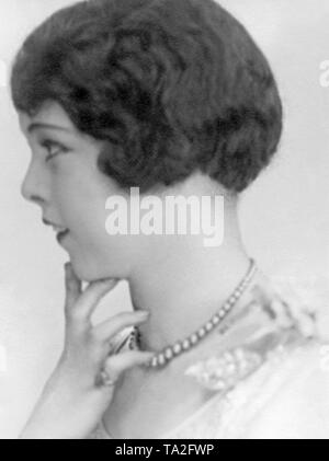 (Inconnu) une actrice américaine avec de courtes hairstyle.photo non datée. Banque D'Images