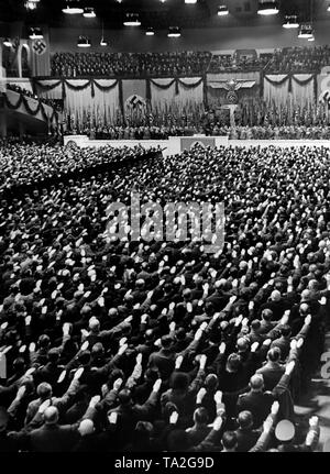 Ministre de la propagande Joseph Goebbels la lit la proclamation d'Adolf Hitler à l'occasion du 10e anniversaire de l'acquisition. Le rallye s'est terminé par le chant des chansons de propagande. Photo : Schwahn Banque D'Images