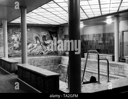 Photo non datée de la piscine sur le navire de croisière de la communauté nazie "Kraft durch Freude" ('force par la joie") 'Wilhelm Gustloff'. Banque D'Images