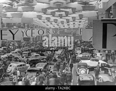 Hall d'exposition de l'Automobile de Paris 1935. Banque D'Images