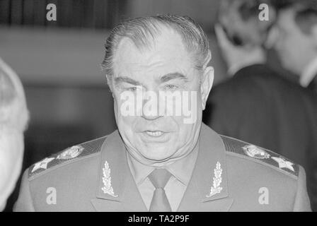 Moscou, URSS - 26 décembre 1990 : Le ministre de la défense de l'URSS Dmitriy Dmitriï Timofeïevitch Yazov au 4e Congrès des députés du peuple de l'URSS Banque D'Images