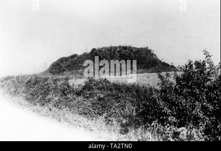 Un bunker français bien camouflé, probablement une partie de la ligne Maginot. Banque D'Images