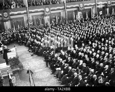 Dans l'hôtel de ville de Mayence, une grande cérémonie a été organisée à l'occasion de l'Allied Libération de Rhénanie. Plusieurs hauts dignitaires et les hommes politiques a tenu un discours. Banque D'Images