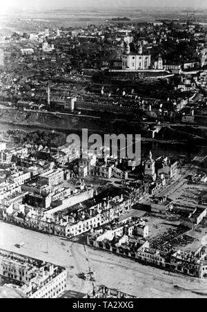 Vue aérienne de Smolensk après avoir été pris par les Allemands. Banque D'Images