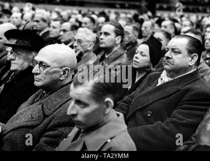 Reichspropagagndaminister Josef Goebbels appelle une 'guerre totale' dans le Sportpalast à Berlin. L'événement a réuni des invalides du front de l'Est, l'armement des travailleurs de Berlin, les usines du réservoir des membres du parti, les soldats de la Wehrmacht, médecins, scientifiques, artistes, architectes, enseignants, fonctionnaires, employés. Photo : Schwan Banque D'Images