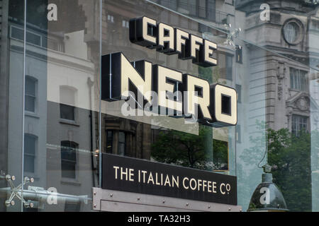 3e mai 2019, Londres, Royaume-Uni. Signe extérieur d'une succursale de la chaîne de café Caffe Nero à Londres Banque D'Images