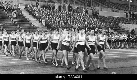 Les sportifs entrer dans le stade de Strahov à Prague. Depuis mars 1939, les régions de la Bohême et de la Moravie avait été sous occupation allemande. Banque D'Images