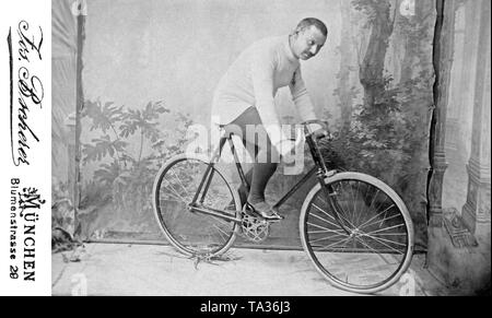 Max Zollfrei cycliste de Munich avec son vélo. Banque D'Images