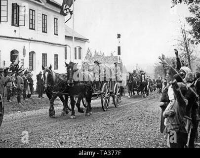 Les soldats allemands contre l'ex-German-Czechoslovak frontière près de Kirchdorf sur Octobre 1, 1938. Banque D'Images