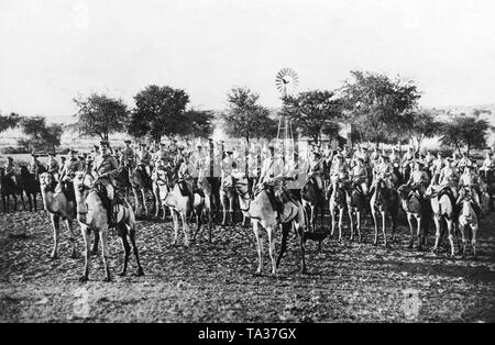 Le Camel Corps de la Schutztruppe allemande dans l'ancienne colonie allemande de l'Afrique du Sud-ouest de célébrer le 25e anniversaire de la bataille de la maco. C'était la bataille décisive dans la rébellion de l'herero et Nama (Hottentots), ce qui a conduit à la victoire de l'impérialisme allemand sur les autochtones. Banque D'Images