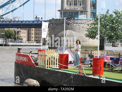 À l'embargo 0001 Mercredi 22 mai 2019 présentatrice TV Julia Bradbury emplacements jusqu'à Tower Bridge sur un camping pour célébrer le 100e anniversaire de la caravane et camping National lancement Semaine 2019 (NCCW), qui se déroule du 27 mai au 2 juin. PRESS ASSOCIATION. Photo date : mardi 21 mai 2019. Crédit photo doit se lire : Isabel Infantes/PA Wire Banque D'Images